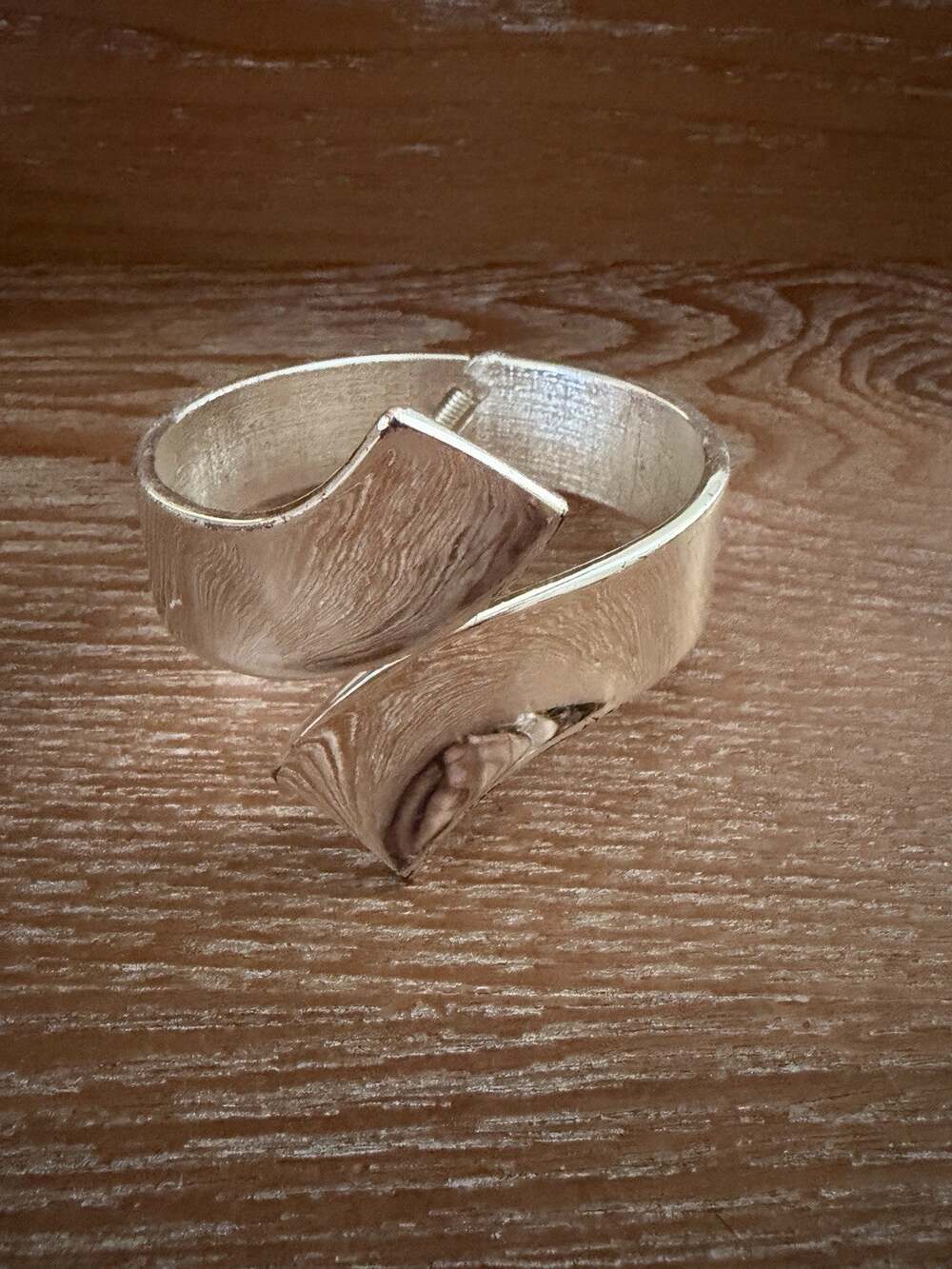 Silver Toned Hinged Brachlet
